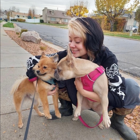 Meet your Posher, Ciera - Picture 3 of 3